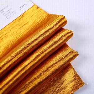 <span class=keywords><strong>Tela</strong></span> Crepé Japonesa de Satén Grueso Teñida de Amarillo con Estampado Dorado, 100% Poliéster Elástico - Product Image 3