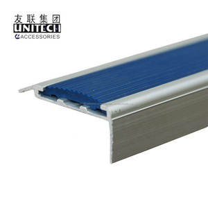 Shanghai oferta antideslizante <span class=keywords><strong>de</strong></span> metal <span class=keywords><strong>de</strong></span> aluminio la nariz <span class=keywords><strong>de</strong></span> escalera <span class=keywords><strong>suelo</strong></span> <span class=keywords><strong>laminado</strong></span> - Product Image 1