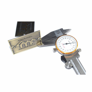 Số Lượng Lớn Cá Nhân Hoá Tùy Chỉnh Logo Tên Nơi Thiết Kế Dập Nổi Brass Kim Loại Tên Nơi Cho Đồ Nội Thất - Product Image 4