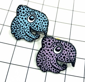 Personalizado pulpo pin esmalte duro insignia con dos colores - Product Image 2
