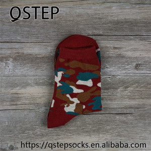 Camuflaje al por mayor del deporte de la aduana que funciona los calcetines digitales de la impresión - Product Image 5