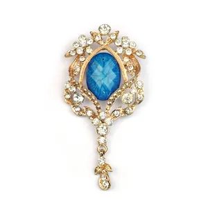 WBR-1456 de broche vintage en résine bleue avec centre en or et strass pour femmes - Product Image 1