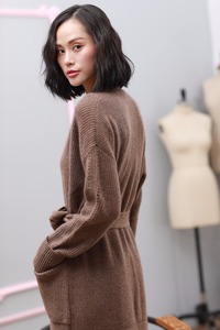 <span class=keywords><strong>Di</strong></span> <span class=keywords><strong>lana</strong></span> lavorato a maglia <span class=keywords><strong>di</strong></span> alta qualità 100% cachemire Con Scollo A V con cintura in vita e non patch tasche donne maglione lungo vestito per l'inverno - Product Image 3