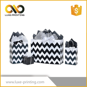 Plaine recyclé <span class=keywords><strong>brun</strong></span> sacs en papier dans la taille différente avec poignées - Product Image 1