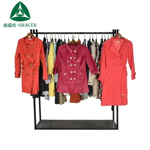 מותג מלאי בגדים משומשים חבילות לערבב סגנון סין יד שניה מעיל רוח 100 ק""ג חבילת בגדים משומשים