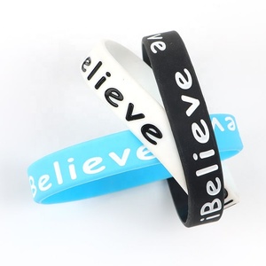 U-Meking Bracelet en silicone personnalisé-Logo gravé Faith <span class=keywords><strong>Creed</strong></span> WWJD Bracelet de croyance pour athlète cadeau de mode en gros - Product Image 2