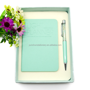 China precio barato logotipo personalizado cuaderno de papel cubierta dura A5 A6 diario con pluma conjunto - Product Image 4