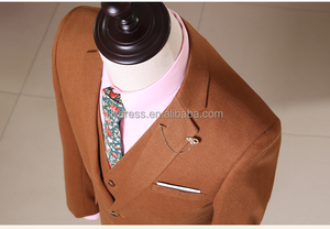 Frac da sposo smoking elegante (giacca + pantaloni + fiocco) su misura Slim Fit colorato (giacca + pantalone + gilet) NA36 - Product Image 4