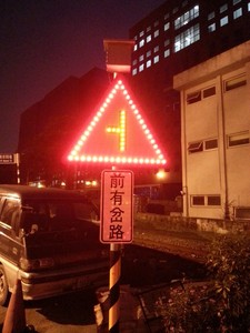 Éclairage solaire led matériau réfléchissant <span class=keywords><strong>triangle</strong></span> panneaux de <span class=keywords><strong>signalisation</strong></span> - Product Image 4