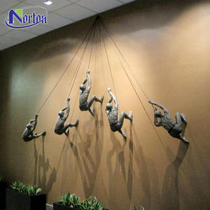 Statue murale décorative 3D en bronze européen moulé sous pression, motif homme grimpeur en cuivre, pour intérieur, vente en gros personnalisée - Product Image 6