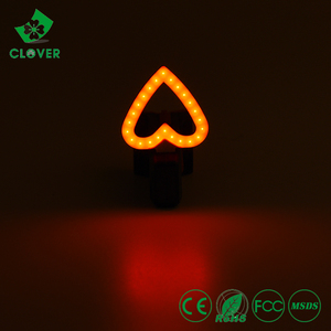 Clover-luz trasera para bicicleta, forma personalizable, estilo creativo con forma de corazón, COB, recargable vía usb, luz decorativa led para bicicleta - Product Image 4