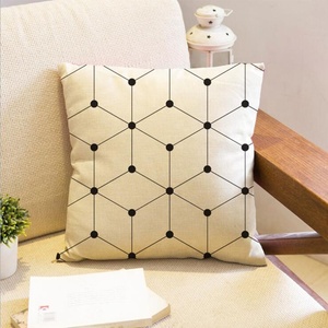 Funda de Cojín Geométrica Blanca y Negra de Poliéster, Funda de Almohada con Rayas, Puntos, Cuadrícula, Triángulos y Arte Geométrico - Product Image 3