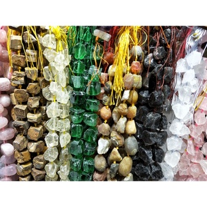 Raw <span class=keywords><strong>Nugget</strong></span> Multi-Size Loose Gem stone <span class=keywords><strong>Strand</strong></span> Large 15,5 ''Kristall quarz Chunky Stone Bead Nature's Mixed Rough Gem stone Strands - Product Image 4