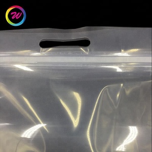 Sac refermable personnalisé en plastique transparent à fond plat avec poignée - Product Image 4