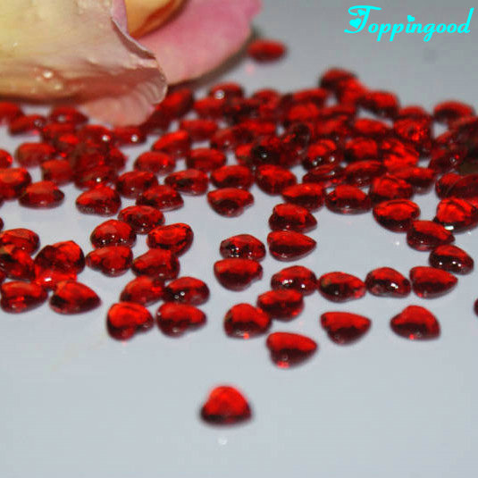 Акриловые конфетти с красным сердцем для вечеринки