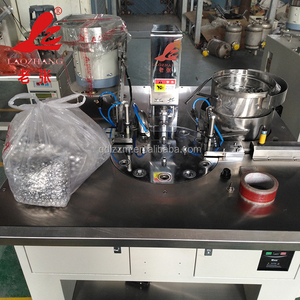 Machine <span class=keywords><strong>à</strong></span> fabriquer des <span class=keywords><strong>boutons</strong></span>, pour tapisserie automatique avec tissu recouvert - Product Image 6