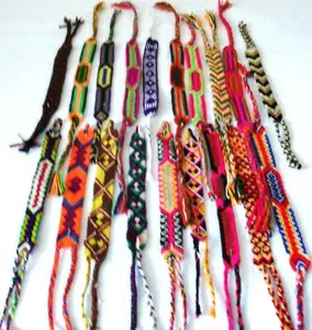 Brazalete wayuu, pulsera tradicional, hecho por hipanema de Amistad autóctono