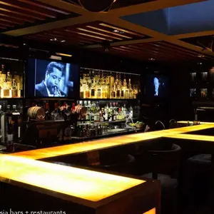 Desain Modern Klub Malam Berlampu Meja Bar Kecil, Penghitung Bar Anggur Menyala Komersial