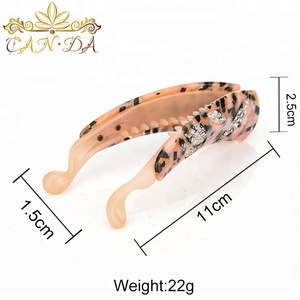 CANYUAN Nouveau <span class=keywords><strong>produit</strong></span> Pince banane française Décoration feuilles de cristal Pince à <span class=keywords><strong>cheveux</strong></span> à <span class=keywords><strong>boucle</strong></span> pour filles Accessoires de <span class=keywords><strong>cheveux</strong></span> pour femmes personnalisés - Product Image 5