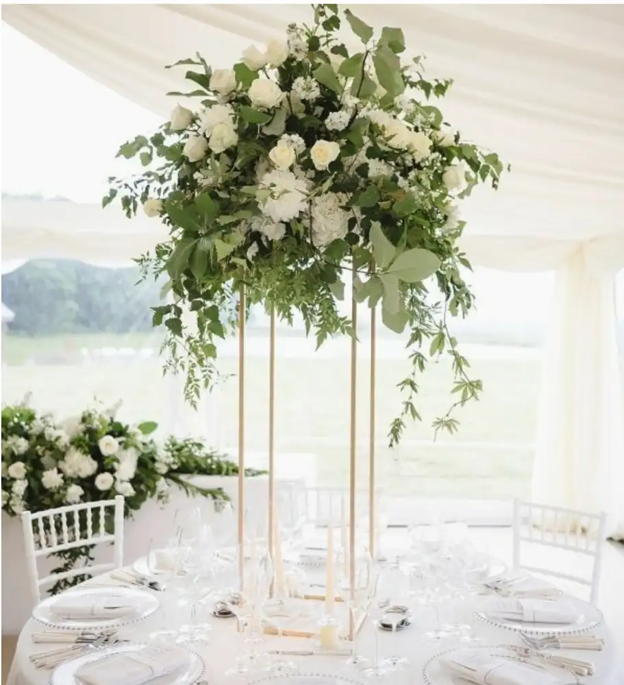 ใหม่ที่สง่างามสูงโลหะสีทองดอกไม้ยืนสำหรับตกแต่งโต๊ะงานแต่งงาน
