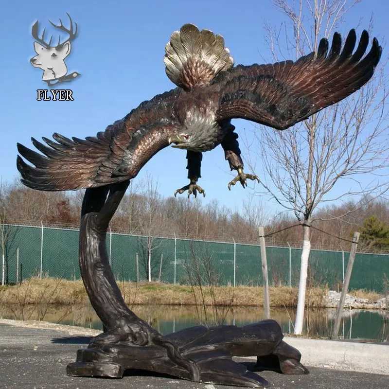 Escultura de metal de jardim, águia de bronze grande em escultura de tronco de árvore