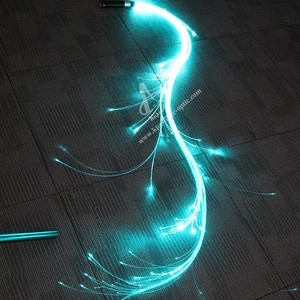 Fouet lumineux à fibres optiques LED avec effet de lumière clignotante à l'extrémité des fibres, pour la danse - Product Image 3