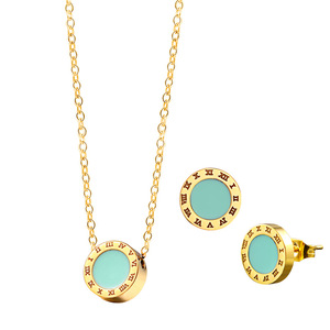 Set di Gioielli all'Ingrosso in Diversi Colori, Collana con Ciondolo Circolare in Acciaio Inossidabile con Numeri Romani e Orecchini Abbinati - Product Image 1