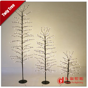 Éclairage de vacances Premium d'arbre de brindille de bouleau éclairé par LED de haute qualité pour l'affichage de Noël extérieur IP65 évalué - Product Image 4