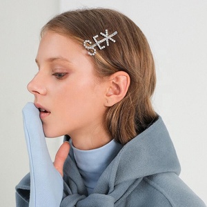 Vente chaude mode mot pince à <span class=keywords><strong>cheveux</strong></span> bling lettre épingle à <span class=keywords><strong>cheveux</strong></span> strass pinces à <span class=keywords><strong>cheveux</strong></span> pour les femmes filles - Product Image 2