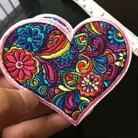 Remendo bordado para roupa, chapéu colorido fofo de forma de coração