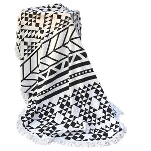 Toalla de playa redonda de microfibra personalizada al por mayor con flecos, mandala Hawaiano, estampado de flamencos bohemios, estilo tropical para el verano - Product Image 4