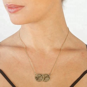 <span class=keywords><strong>Collana</strong></span> con Ciondolo <span class=keywords><strong>Medaglione</strong></span> George in Argento 925 Placcato <span class=keywords><strong>Oro</strong></span> 18k, Prodotto Bestseller di Gemnel - Product Image 4