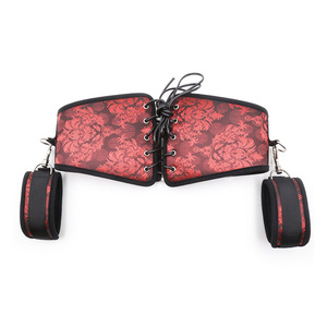 Set di 6 Pezzi Chinoiserie per Giochi Fetish di Coppia, Morsetti per Capezzoli, Manette e Frusta con Piume - Product Image 3
