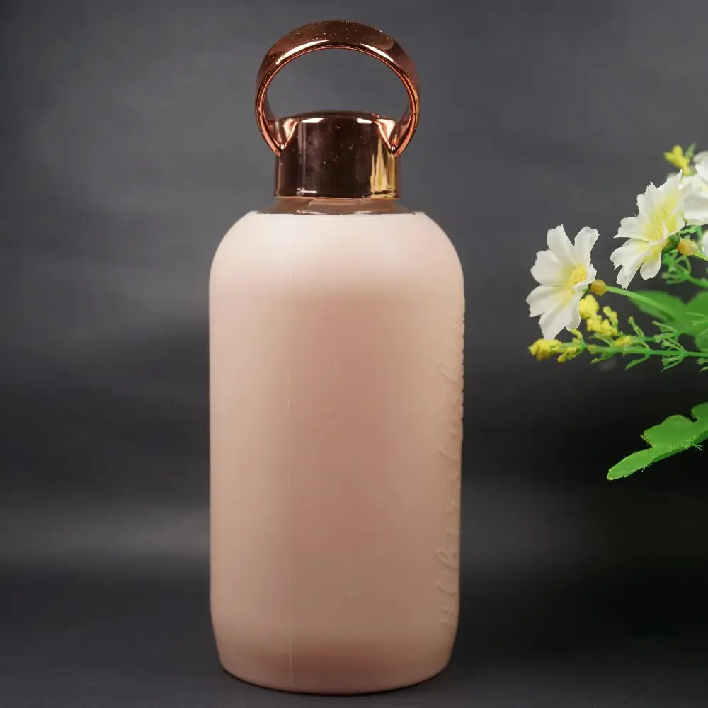 غطاء من الذهب الوردي المقدمة 500 مللي الرياضة زجاجة المياه الزجاج مع الأكمام سيليكون