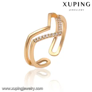 13788 Xuping 18K color oro anillo de vanguardia en forma de punta de flecha con micro estrás para mujer