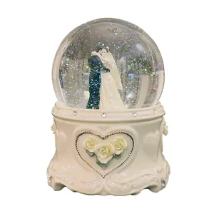 Tamaño personalizado de boda amor escritorio adorno barato globo de nieve