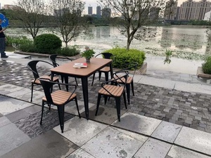 Tavolo da Caffè in Ferro Battuto Decorativo Industriale per 4 Persone e Sedia in Legno e <span class=keywords><strong>Plastica</strong></span> per Uso Commerciale - Product Image 3