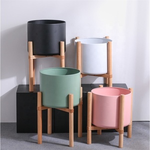 <span class=keywords><strong>Pot</strong></span> <span class=keywords><strong>en</strong></span> céramique moderne mat rustique pour intérieur/extérieur / Décoration <span class=keywords><strong>de</strong></span> jardin d'intérieur, pots à fleurs <span class=keywords><strong>en</strong></span> céramique avec support <span class=keywords><strong>en</strong></span> <span class=keywords><strong>bois</strong></span> - Product Image 6