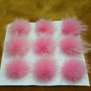 <span class=keywords><strong>Pompons</strong></span> en vraie fourrure de raton laveur 5-15cm, vente en gros, <span class=keywords><strong>pompons</strong></span> en peluche colorés avec fermeture à pression - Product Image 1