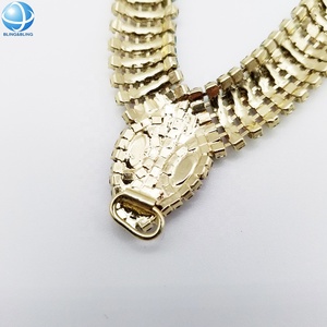 Accessoires de <span class=keywords><strong>chaussures</strong></span> uniques en <span class=keywords><strong>forme</strong></span> de V, ornés de strass serpent brillants, fabriqués à la main en usine, <span class=keywords><strong>pour</strong></span> sandales et tongs homme et femme - Product Image 6