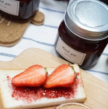 Round glass jar for honey jam with airtight lid