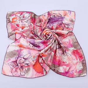 Kunden spezifisch bedruckter 90x90 quadratischer Seiden haars chal Blumen stil 100% Seide für den Frühling
