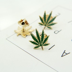 Fabrication Broche en métal en forme de plantes Épinglette en émail doux pour chapeau feuille verte Accessoires de chapeau de mode personnalisés Épingles en émail exquises