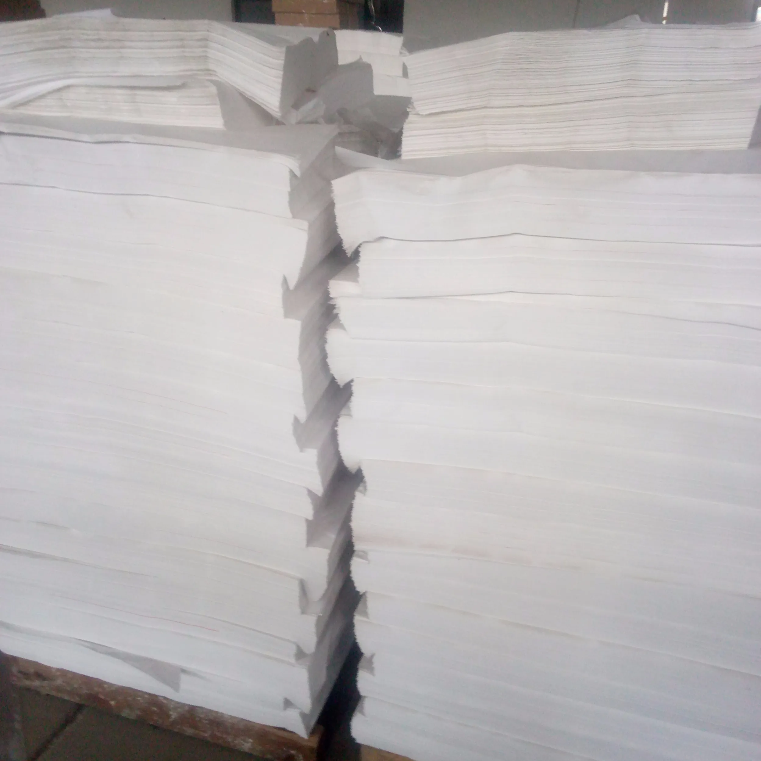 Белые сульфатные салфетки MG для упаковки подарков