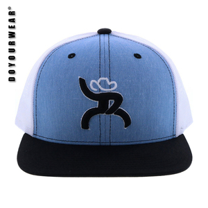 Cappello da camionista a tesa piatta con logo personalizzato realizzato da DOYOURWEAR - Product Image 1