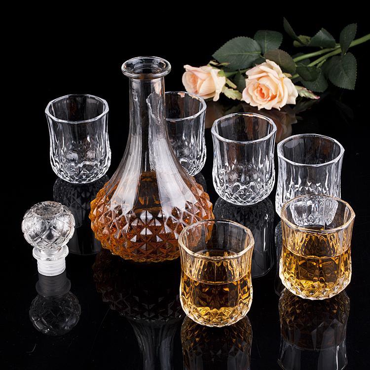 high clear fashion designed wholesale wine glass set whiskey decanter set 1 bottle 4 cups