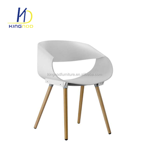 <span class=keywords><strong>Sedie</strong></span> Ovali a Forma di Uovo con Schienale <span class=keywords><strong>in</strong></span> Plastica Colorata e Gambe <span class=keywords><strong>in</strong></span> <span class=keywords><strong>Legno</strong></span> <span class=keywords><strong>in</strong></span> Vendita - Product Image 3