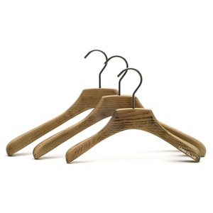 Cintres anciens en <span class=keywords><strong>bois</strong></span> de frêne pour vêtements lourds - Product Image 6