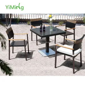 Giardino tavoli e sedie per ristorante rattan Outdoor Mobili da Piscina Patio Tavolo