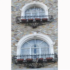 装饰便宜的房子窗户铁烧烤设计的阳台